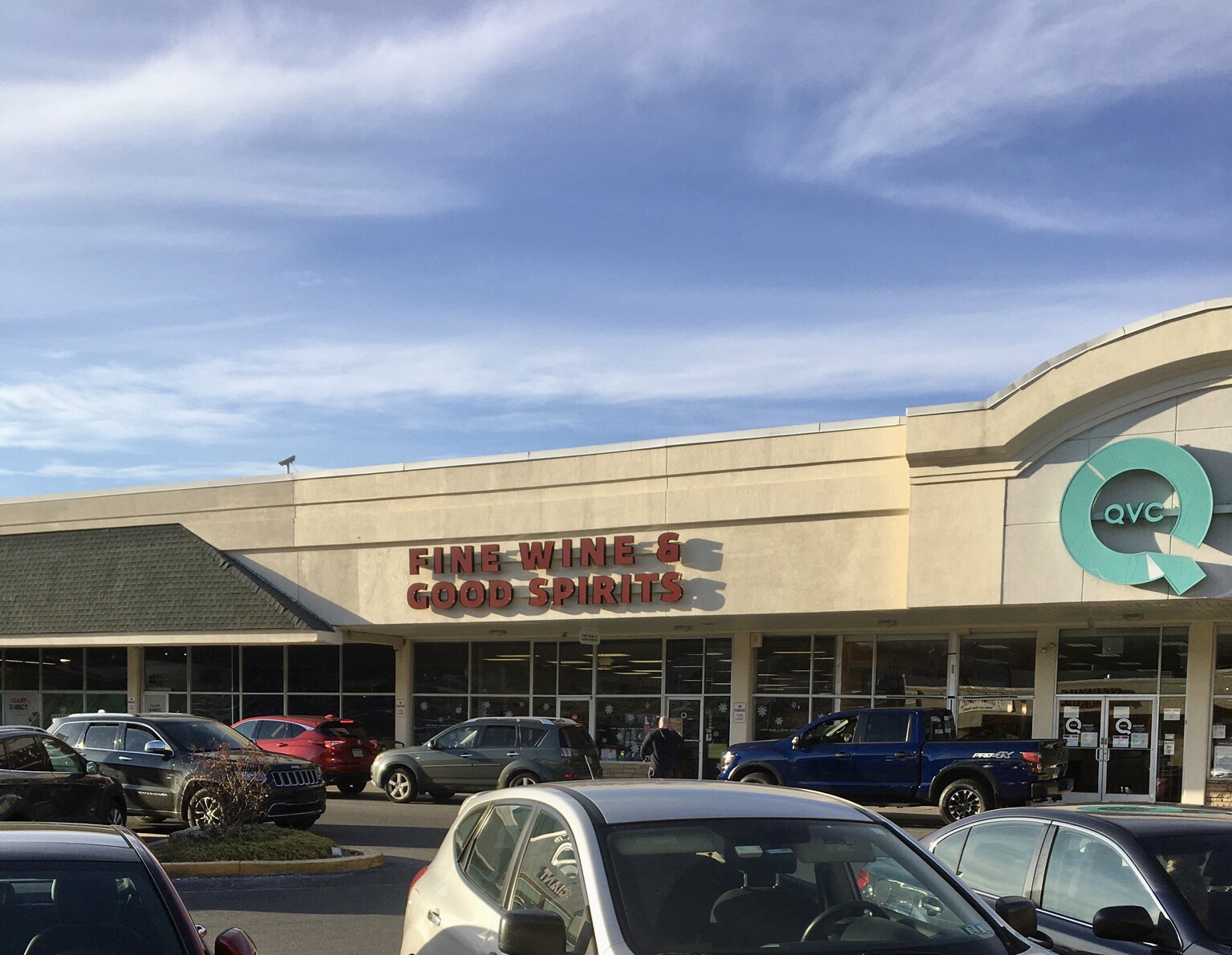 hey pa liquor store in lincoln court in frazer what is with the illegal customer parking that is